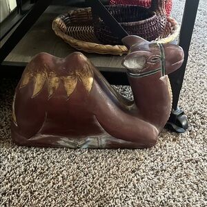 ▫️Camel Statue with Gold Accents